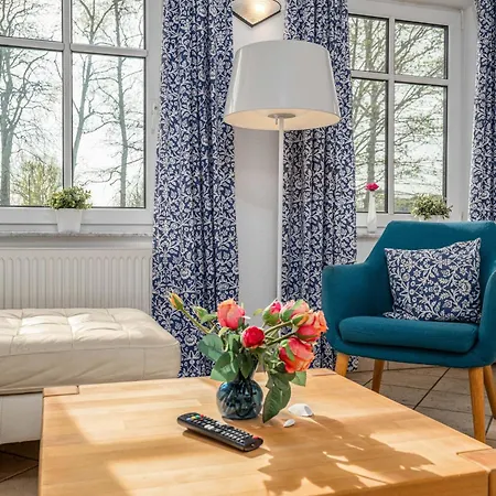 Haus Zwischen Bodden Und *