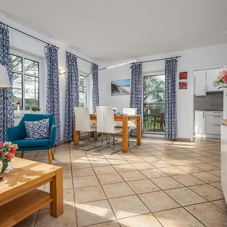 Haus Zwischen Bodden Und Holiday home *
